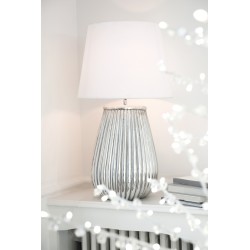 Lámpara + pantalla líneas cerámica plata Alt. 82 cm