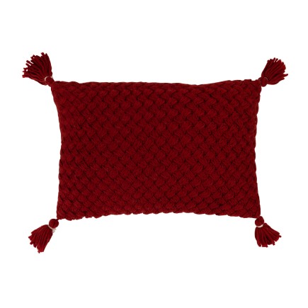 Cojín rectangular de ganchillo con flecos de acrílico rojo, 58 x 39 cm.