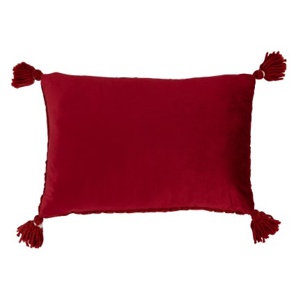 Cojín rectangular de ganchillo con flecos de acrílico rojo, 58 x 39 cm.