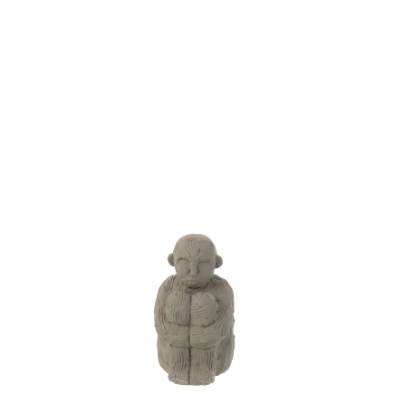 Personaje sentado en cemento gris de 10x12x18cm