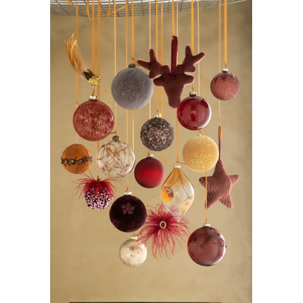 Bola de Navidad con pluma de plástico roja de 7x7x7 cm