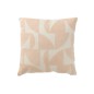 Cuscino quadrato con forme geometriche in tessuto color salmone 43x43x10 cm Cuscino quadrato con forme geometriche in tessuto color salmone 43x43x10 cm
