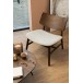 Table de salon arrondie de forme triangulaire en bois de tea tree marron Table de salon arrondie de forme triangulaire en bois de tea tree marron