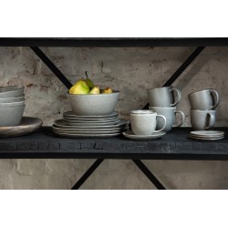 Taza y platillo de cerámica marrón