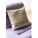 Cuscino quadrato con linea in pelle grigio chiaro 43x43cm Cuscino quadrato con linea in pelle grigio chiaro 43x43cm