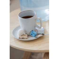 Taza de porcelana blanca de 10 cm de altura