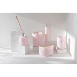 Vela perfumada de interior en vidrio rosa 8x8x11 cm