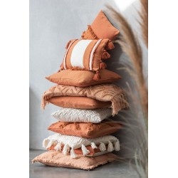 Coussin rectangulaire avec lignes et floches en textile marron 30x45x10 cm