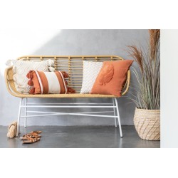 Coussin rectangulaire avec lignes et floches en textile marron 30x45x10 cm
