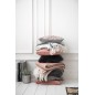 Coussin sequins en velours rose et gris 45x45cm Coussin sequins en velours rose et gris 45x45cm