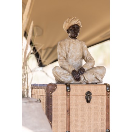 Figurine homme assis en résine marron 18x14x22 cm