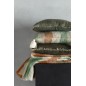 Cuscino quadrato in poliestere verde con bordi sfrangiati 45x45x12 cm Cuscino quadrato in poliestere verde con bordi sfrangiati 45x45x12 cm