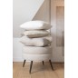 Cuscino quadrato in tessuto beige 45x45x43cm Cuscino quadrato in tessuto beige 45x45x43cm