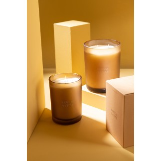 Bougie senteur «Santal Satiné» 52h en paraffine blanche 10.5x10.5x14 cm