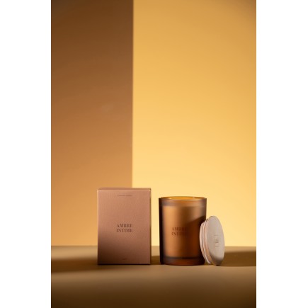 Vela perfumada «Ámbar Íntimo» 28h en parafina blanca 11.5x1.5x10 cm