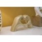 Scultura a forma di cuore in resina dorata 25x7,5x13,5 cm