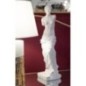 Estatuilla de mujer en resina blanca 14x12x49 cm