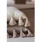 Cuscino quadrato con floche in cotone beige 45x45x15 cm Cuscino quadrato con floche in cotone beige 45x45x15 cm