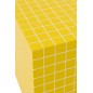 Mesa auxiliar cúbica con diseño de damero en madera amarilla 34,8 x 34,8 x 35,2 cm Mesa auxiliar cúbica con diseño de damero en madera amarilla 34,8 x 34,8 x 35,2 cm