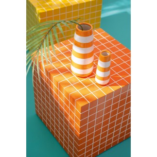 Tavolino cubico con motivo a scacchiera in legno arancione 34,8x34,8x35,2 cm