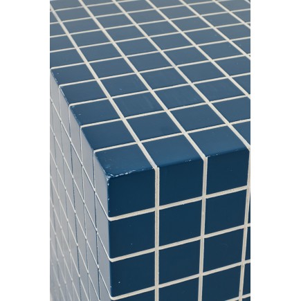 Table d'appoint cubique à motif damier en bois bleu 34.8x34.8x35.2 cm