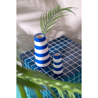 Mesa auxiliar cúbica con diseño de damero en madera azul 34,8 x 34,8 x 35,2 cm