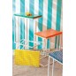 Mesa auxiliar retangular em ferro com quadrados verdes 47,5 x 29,5 x 60,5 cm
