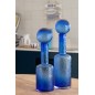 Garrafa decorativa em vidro azul 12,5 x 12,5 x 49,5 cm Garrafa decorativa em vidro azul 12,5 x 12,5 x 49,5 cm