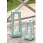 Lanterne avec bougie LED en verre turquoise 17x17x40.5 cm Lanterne avec bougie LED en verre turquoise 17x17x40.5 cm