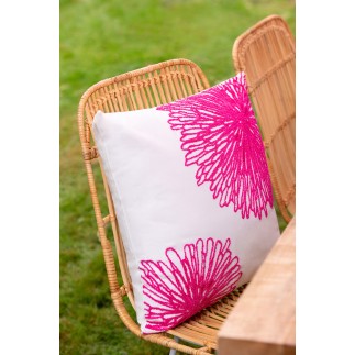 Coussin carré fleurs rose en coton blanc 45x45x10 cm