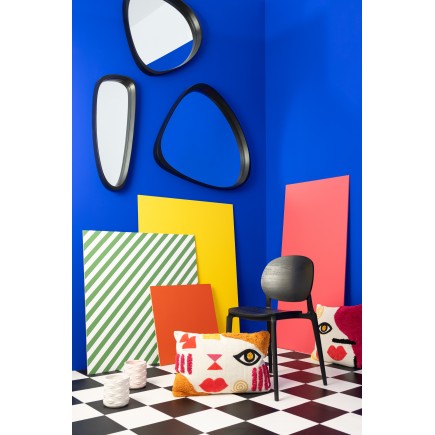 Specchio irregolare in vetro nero 77x71x6.8 cm