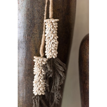 Sospensione di conchiglie con corde in tessuto naturale 66x18x3 cm