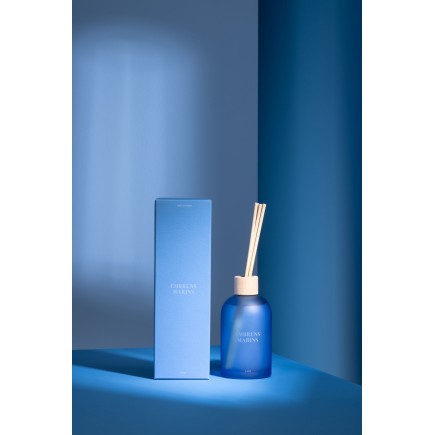 Candela profumata «Embruns Marins» in vaso blu 7,5x7,5x27,5 cm