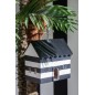 Nichoir suspendu en bois noir et blanc 28x20.3x29.5 cm Nichoir suspendu en bois noir et blanc 28x20.3x29.5 cm