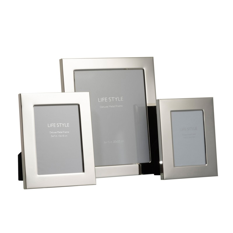 Cadre photo 20x25cm en métal argent 26.5x31.5x2.5 cm Cadre photo 20x25cm en métal argent 26.5x31.5x2.5 cm