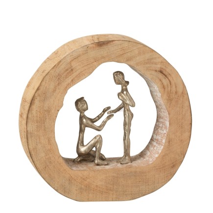 Pareja de personajes en un círculo de madera de mango natural de 28x6x27cm