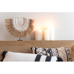 Collier de coquillages sur socle en Pierre et Bois Naturel 40x8x36cm