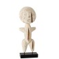 Personaje primitivo de madera blanca de 19x9x59 cm